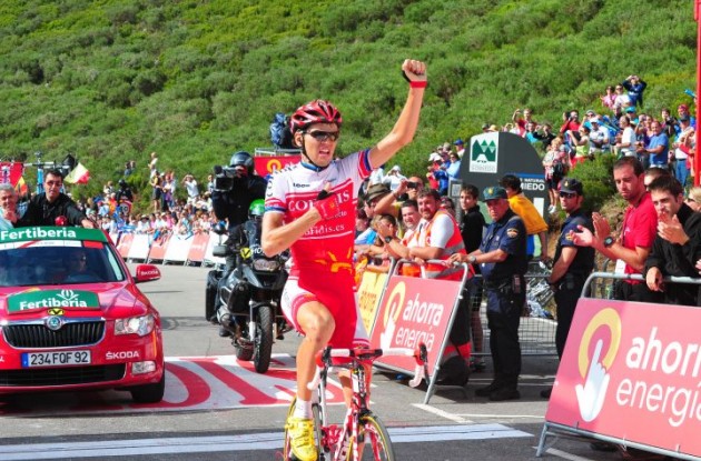 Rein Taaramae crosses the finish line in stage 14 of the the 2011 Tour of Spain. Photo Fotoreporter Sirotti.
