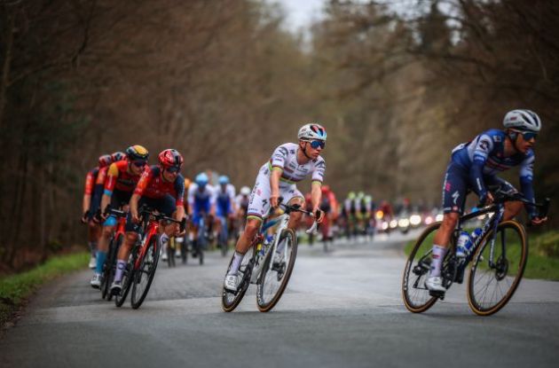 Remco Evenepoel and other riders