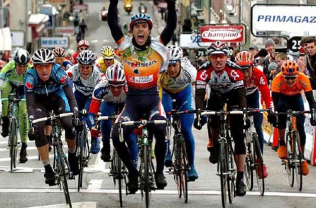 Vicente Reynes wins the tough sprint. Photo copyright Fotoreporter Sirotti.