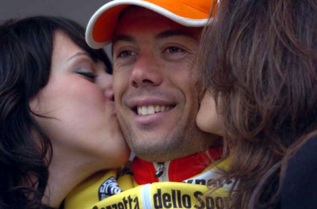 ...but Freire gets the sweet kisses! Photo copyright Fotoreporter Sirotti. ...but Freire gets the sweet kisses! Photo copyright Fotoreporter Sirotti.