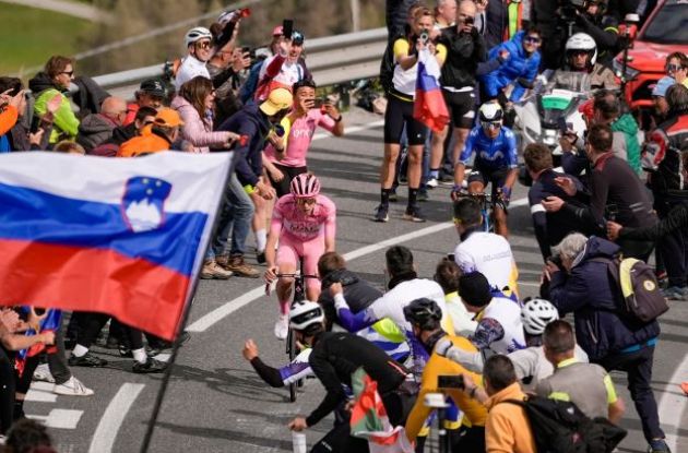 Tadej Pogacar passes Nairo Quintana
