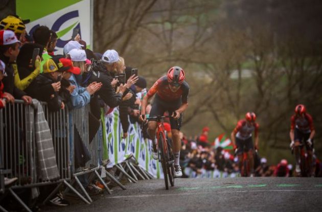 Thomas Pidcock launches an attack | A.S.O. Thomas Pidcock attacks in Liege-Bastogne-Liege