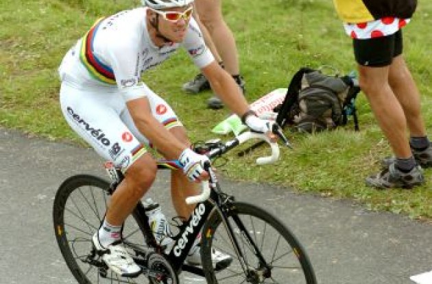 Thor Hushovd on his way to an impressive Tour de France stage victory on his <A HREF="http://www.cervelo.com">CervÃ©lo S5 bike</A>. Photo Fotoreporter Sirotti.