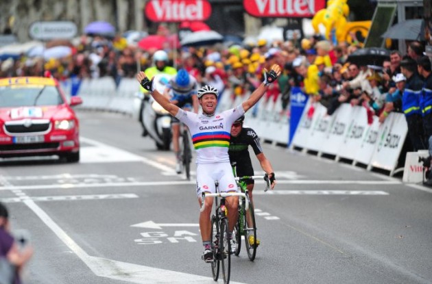 Thor Hushovd wins. Photo copyright Fotoreporter Sirotti.