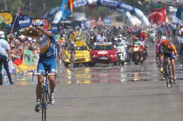 Flecha takes the win. Photo copyright Fotoreporter Sirotti.