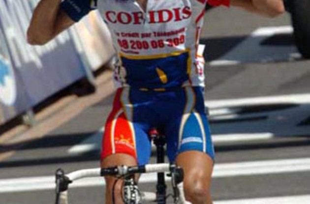 David Moncoutie pretends it's still Bastille Day and takes the second French stage win in two days. Photo copyright Fotoreporter Sirotti.