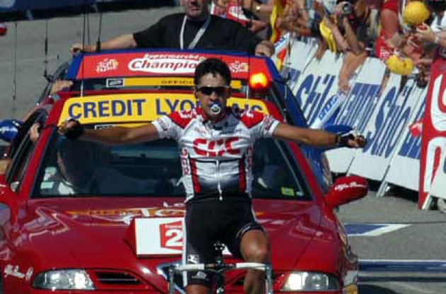 What's that in your mouth? A dummy? Carlos Sastre (CSC) dedicates his magnificent win to his daughter. Photo copyright Fotoreporter Sirotti.