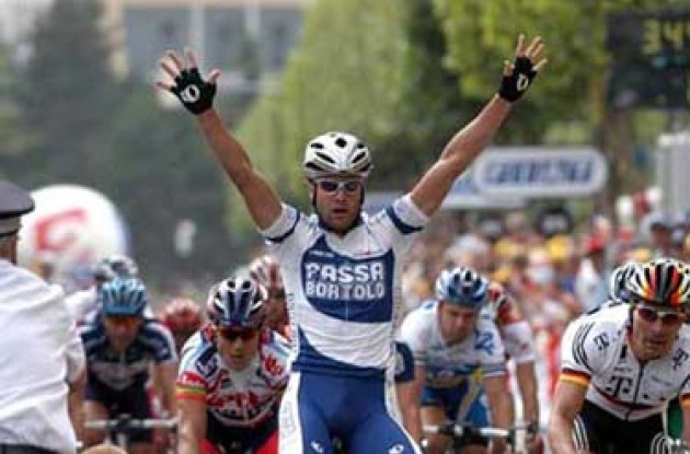 Pettachi takes the win ahead of McEwen and Zabel. Photo copyright Fotoreporter Sirotti.