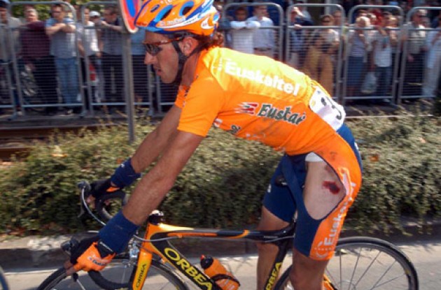 Iban Mayo (Euskaltel) crashed in today's stage and lost almost 4 minutes to Armstrong, Hamilton and co. Tomorrow's team time trial should bury him once and for all. Photo copyright Fotoreporter Sirotti.