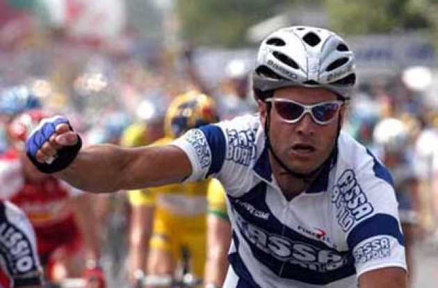 Petacchi takes his 2nd win in this year's Tour de France. Photo copyright Fotoreporter Sirotti.