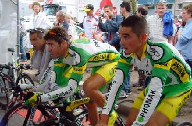Team Phonak's Gonzalez, Gutierrez and Sevilla warming up for the team time trial.