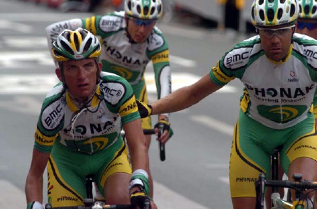 Tyler Hamilton was involved in a big crash at the end of today's stage and crossed the finish line by help of his supportive team mates. All the guys here at Roadcycling.com wish him a speedy recovery. Photo copyright Fotoreporter Sirotti.