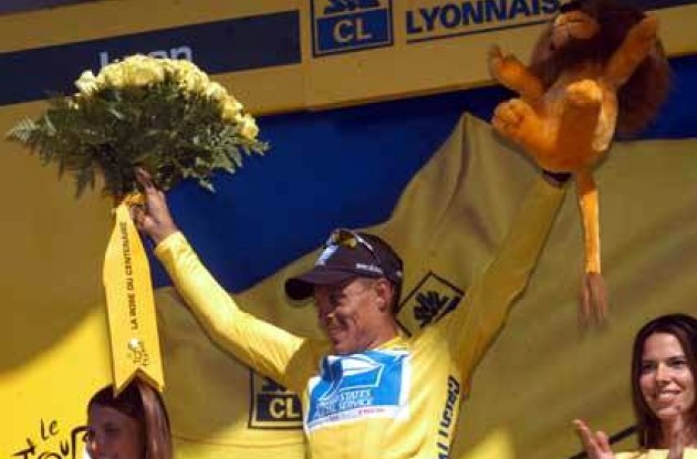 Will Columbian rider Victor Hugo Pena (U.S. Postal) be able to maintain his overall lead when the Tour hits the Alps tomorrow - or will Lance Armstrong take over? Stay tuned to Roadcycling.com to find out! Photo copyright Fotoreporter Sirotti. Will Columbian rider Victor Hugo Pena (U.S. Postal) be able to maintain his overall lead when the Tour hits the Alps tomorrow - or will Lance Armstrong take over? Stay tuned to Roadcycling.com to find out! Photo copyright Fotoreporter Sirotti.