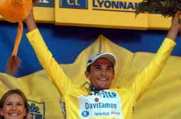 Virenque took the yellow jersey today. Is Armstrong next in line - or will captain courageous Tyler Hamilton continue to impress? Photo copyright Fotoreporter Sirotti. Virenque took the yellow jersey today. Is Armstrong next in line - or will captain courageous Tyler Hamilton continue to impress? Photo copyright Fotoreporter Sirotti.