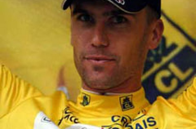 Bradley McGee takes the yellow jersey from Armstrong who finished 7th today. Photo copyright Fotoreporter Sirotti.