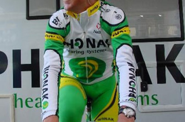 Tyler Hamilton warming up for today's time trial.