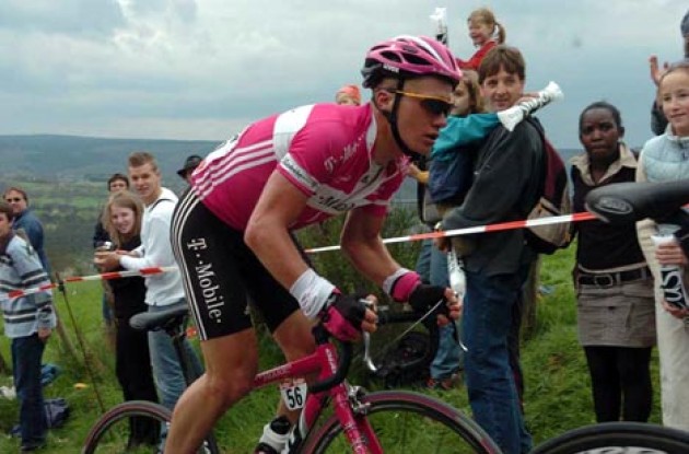 Vinoukourov fought hard to claim his team's first victory of the season. Photo copyright Fotoreporter Sirotti. Vinoukourov fought hard to claim his team's first victory of the season. Photo copyright Fotoreporter Sirotti.