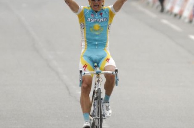 Alexander Vinokourov wins stage 13 of the Tour de France 2010. Photo copyright Fotoreporter Sirotti. Alexander Vinokourov wins stage 13 of the Tour de France 2010. Photo copyright Fotoreporter Sirotti.
