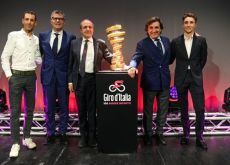 The route of Giro d'Italia 2023 has been presented | LaPresse 2023 Giro d'Italia trophy