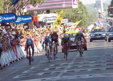 The main breakaway group arrives.