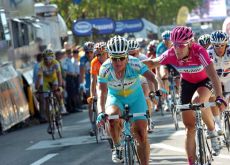Vinokourov crashed and lost more than a minute. Vinokourov crashed and lost more than a minute.