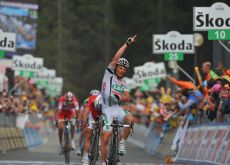 Di Luca takes the stage win. Photo copyright Fotoreporter Sirotti.