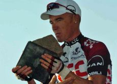 Stuart O'Grady (Team CSC) with the classic cobblestone trophy. Stuart O'Grady (Team CSC) with the classic cobblestone trophy.