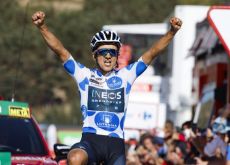 Richard Carapaz raises his hands winning stage 20 of Vuelta a Espana 2022