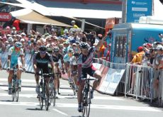 Andre Greipel beats Hutarovich and Boasson Hagen in today's finish line sprint. Photo Fotoreporter Sirotti.