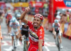 Cobo Acebo crosses the finish line and is ready to enjoy his Vuelta champion title. Photo Fotoreporter Sirotti.