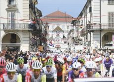 Cyclists at the start of stage 1 of Vuelta a Espana 2025