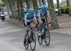 Injured Daniel Martin of Team Garmin-Barracuda was protected by teammates again today. Photo Fotoreporter Sirotti.
