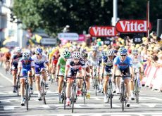 Tyler Farrar, Andre Greipel and co. arrive. Photo Fotoreporter Sirotti.