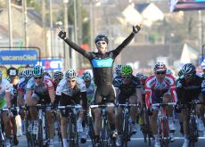 Greg Henderson powers to win in stage 2 of Paris-Nice 2011.