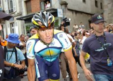 Lance Armstrong at the start. Photo copyright Fotoreporter Sirotti. Lance Armstrong at the start. Photo copyright Fotoreporter Sirotti.