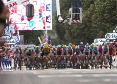 The main peloton arrives. Beaten! Mark Cavendish wins stage 3 of Tour de France 2009. Photo copyright Fotoreporter Sirotti. The main peloton arrives. Beaten! Mark Cavendish wins stage 3 of Tour de France 2009. Photo copyright Fotoreporter Sirotti.