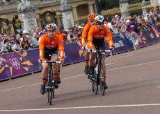 Marianne Vos and the rest of the Dutch team arrive at the start. Photo Fotoreporter Sirotti.