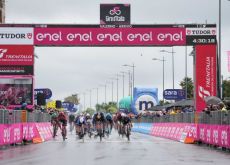 Mark Cavendish crashes in stage 5 of Giro d'Italia 2023