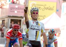 Team HTC-HighRoad's Mark Cavendish sprints to his 2nd stage win in Giro d'Italia 2011. Photo Fotoreporter Sirotti.