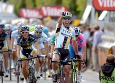 Mark Cavendish sprints to win in stage 7 of Tour de France 2011 for Team HTC-HighRoad. Photo Fotoreporter Sirotti.