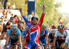Mark Cavendish powers to world championship victory in Denmark ahead of Matt Goss and AndrÃ© Greipel. Photo Fotoreporter Sirotti.