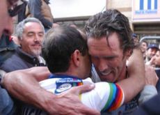World Champion Mario Cipollini congratulates Paolo Bettini on his win. Good job bro'! Photo Copyright Fotoreporter Sirotti
