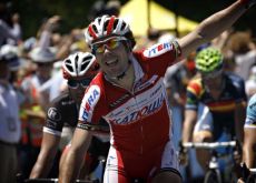 Team Katusha's Oscar Freire grabs stage victory in sprint.