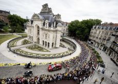 Cyclists cornering in Lille