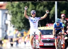 Pierrick Fedrigo wins stage 15 of the 2012 Tour de France ahead of Christian Vande Velde. Photo Fotoreporter Sirotti.