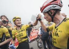 | A.S.O. Sepp Kuss congratulates Jonas Vingegaard