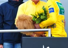 Tour de France leader Thomas Voeckler is congratulated by Raymond Poulidor on the podium in Montpellier. Photo Fotoreporter Sirotti.