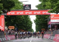Tim Merlier sprints to victory in stage 3 of Giro d'Italia 2024