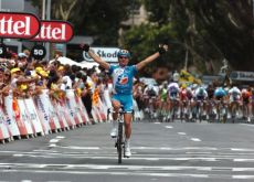 Thomas Voeckler wins! Photo copyright Fotoreporter Sirotti. Thomas Voeckler wins! Photo copyright Fotoreporter Sirotti.