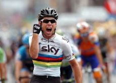 Mark Cavendish powers to victory in stage 18 of 2012 Tour de France. Photo Fotoreporter Sirotti.